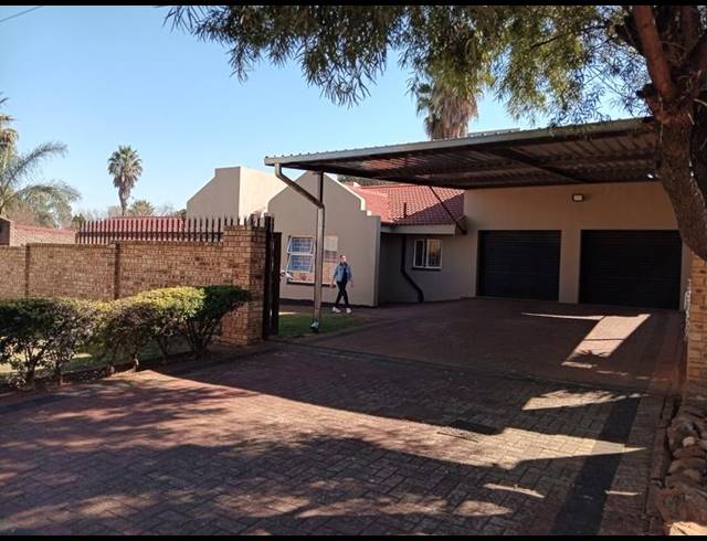 3 BEDROOM HOUSE FOR SALE IN GREENHILLS